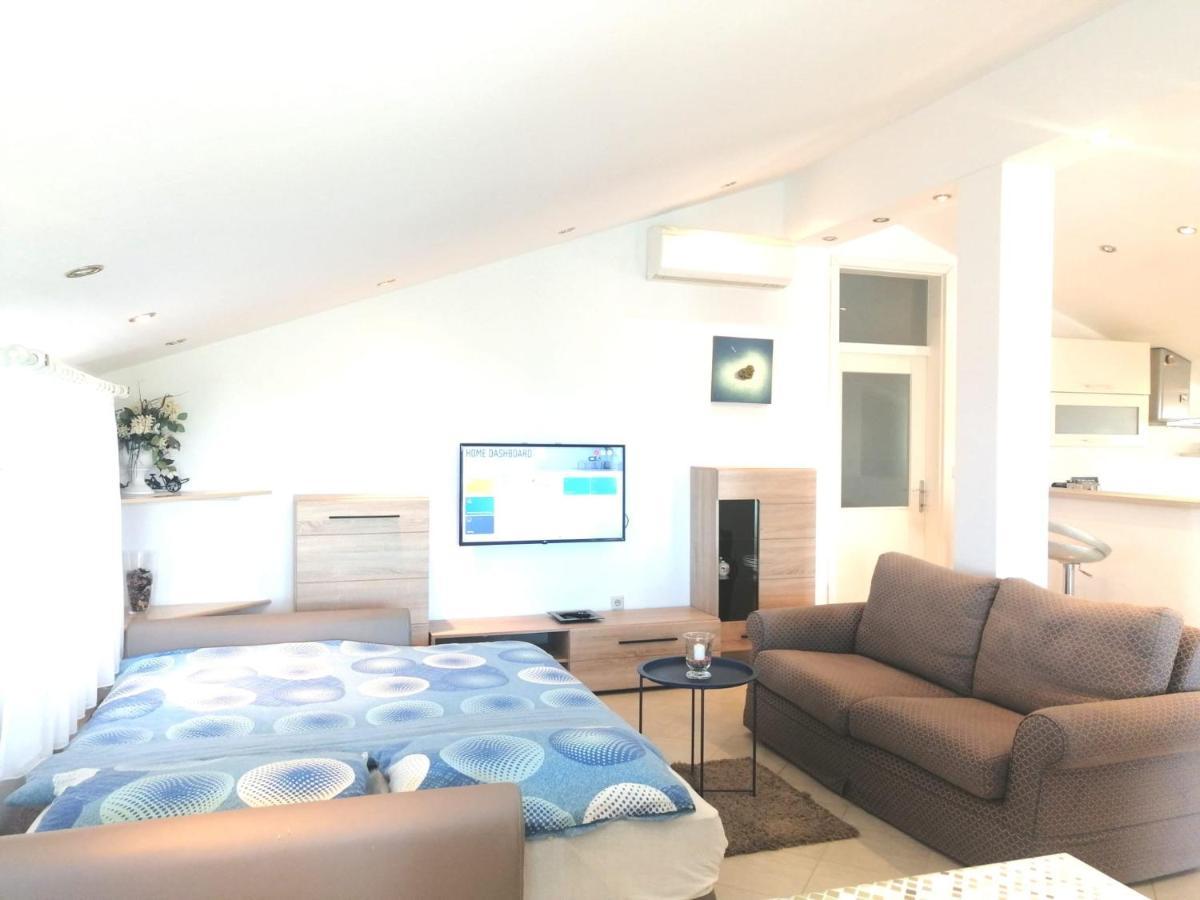 Lovely Sea View House In Malinska Island Krk Εξωτερικό φωτογραφία