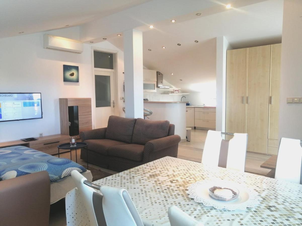 Lovely Sea View House In Malinska Island Krk Εξωτερικό φωτογραφία